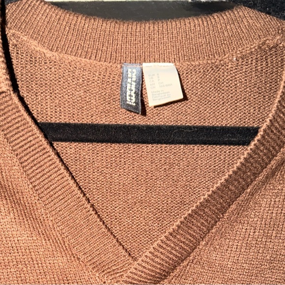 H&M Cropped V-Neck Collared Sweater - Rust Brown - Picture 2 of 3